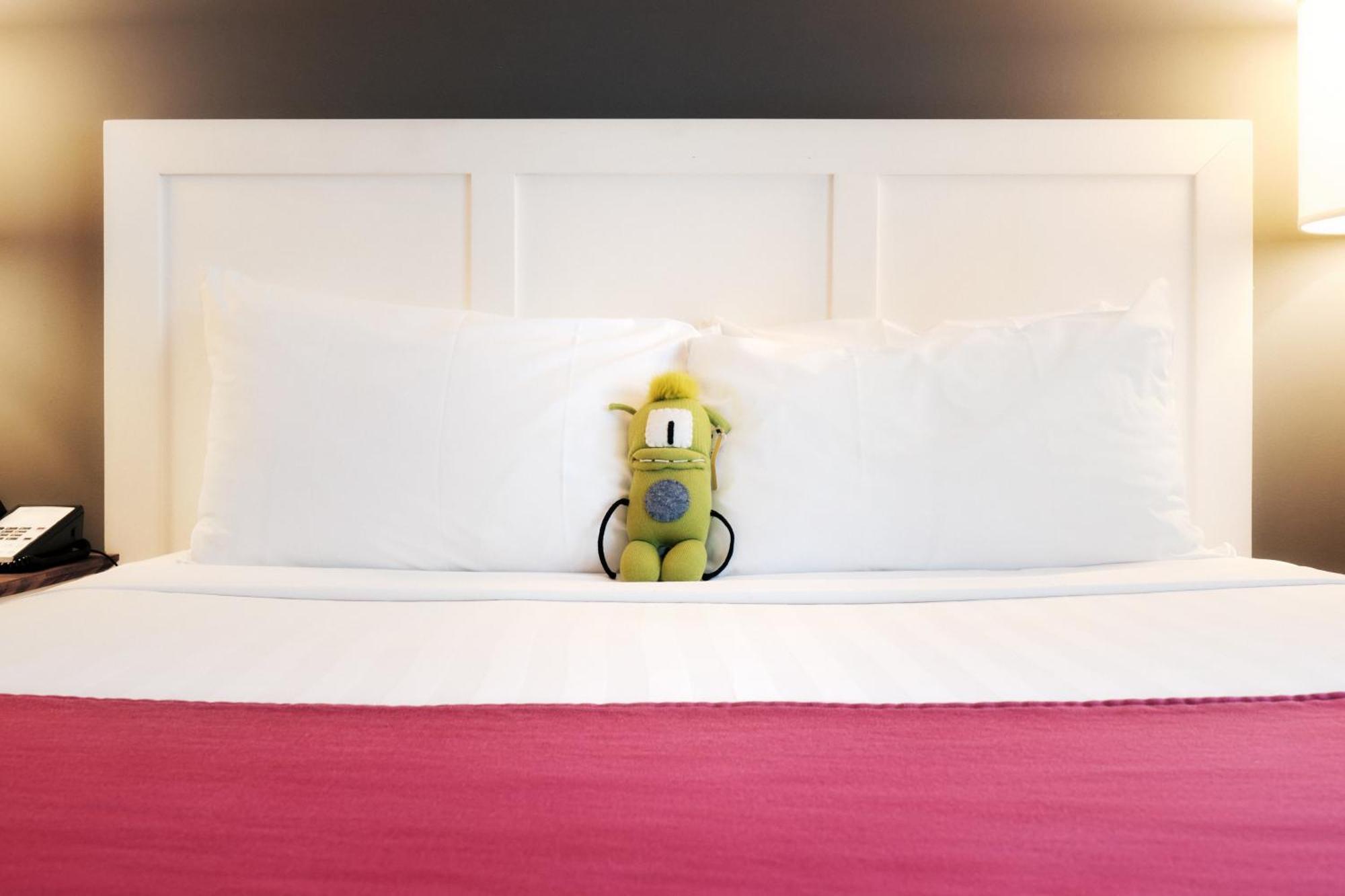 Deluxe Studio Two Queen Beds