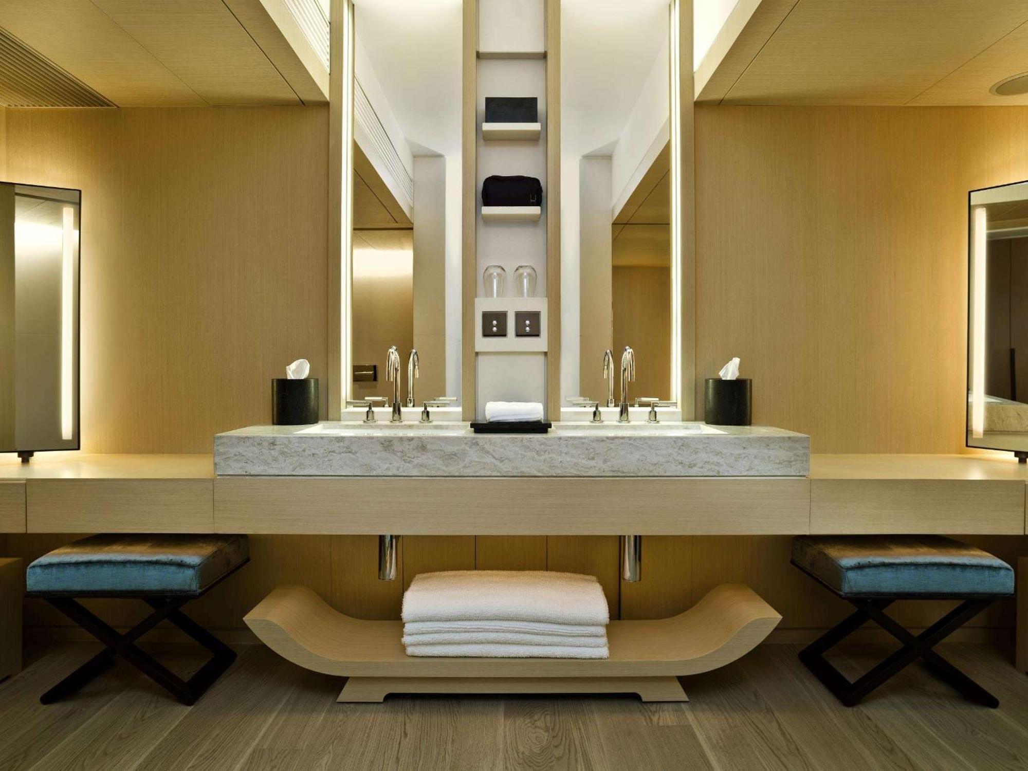 Upper Suite Harbour View