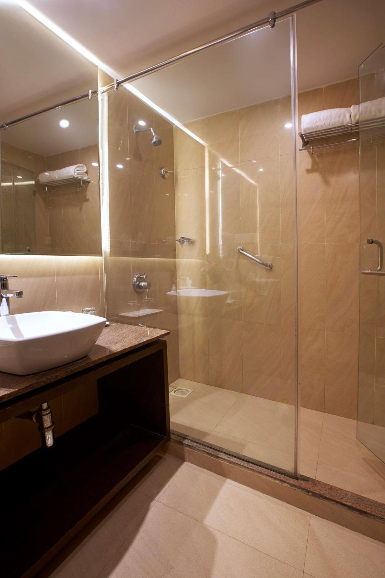 Standard Queen Room with Balcony - 10% Discount on Food & Beverages and Laundry - Welcome Drink on Arrival