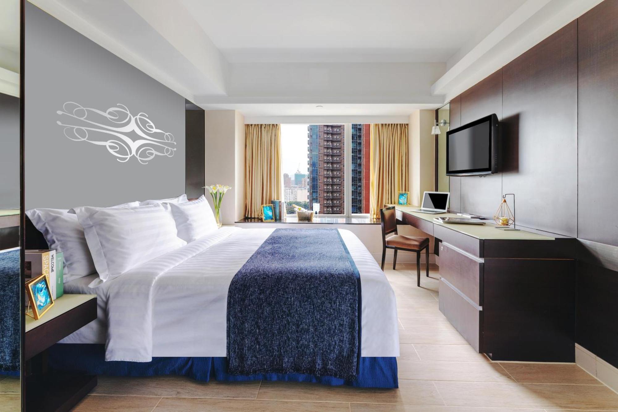 Superior Queen or Twin Room City View