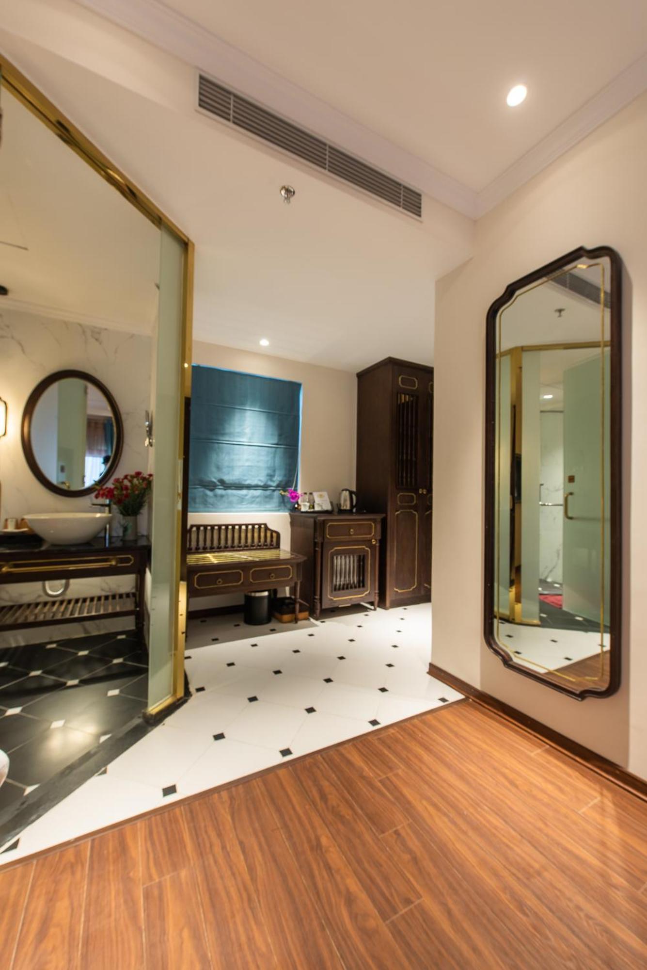 Deluxe Double or Twin Room External Window