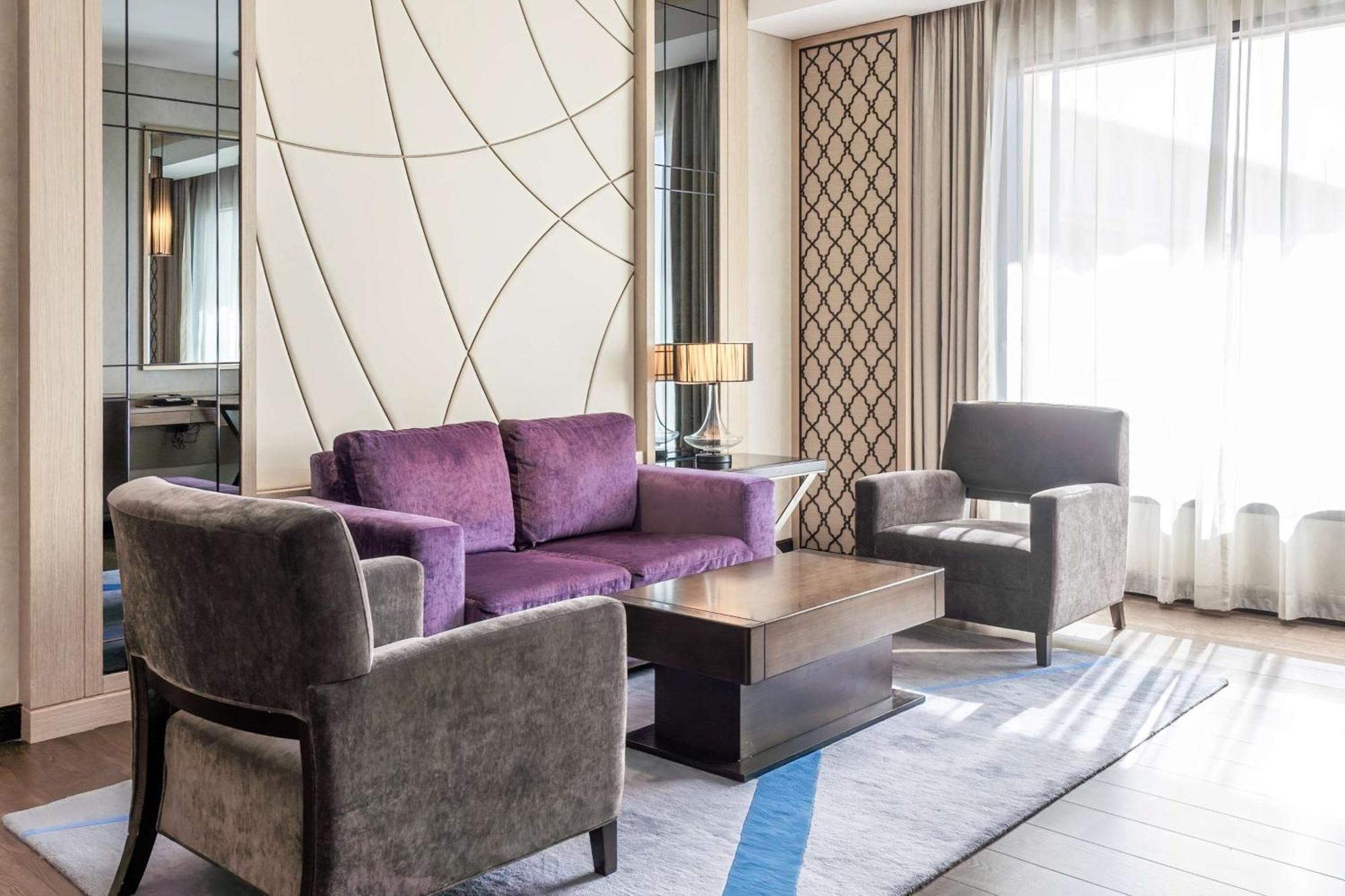 Suite Lounge Access