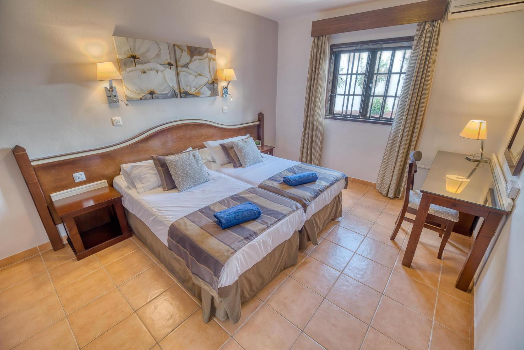 Two-Bedroom Apartment,1443787585:JPEG