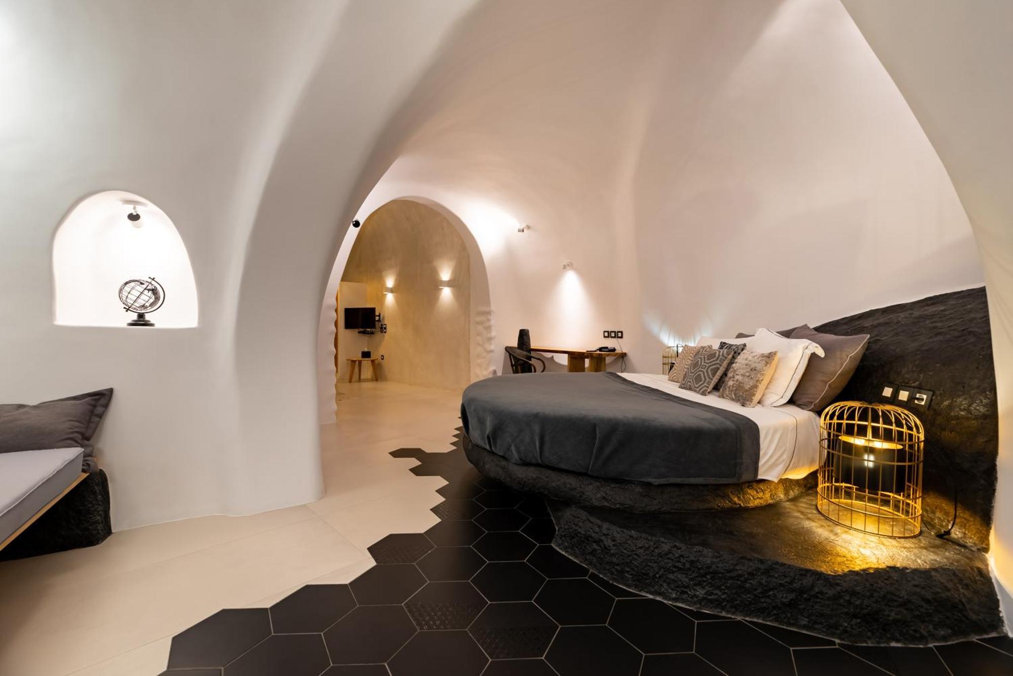Elegant suite indoor Jetted hot tub