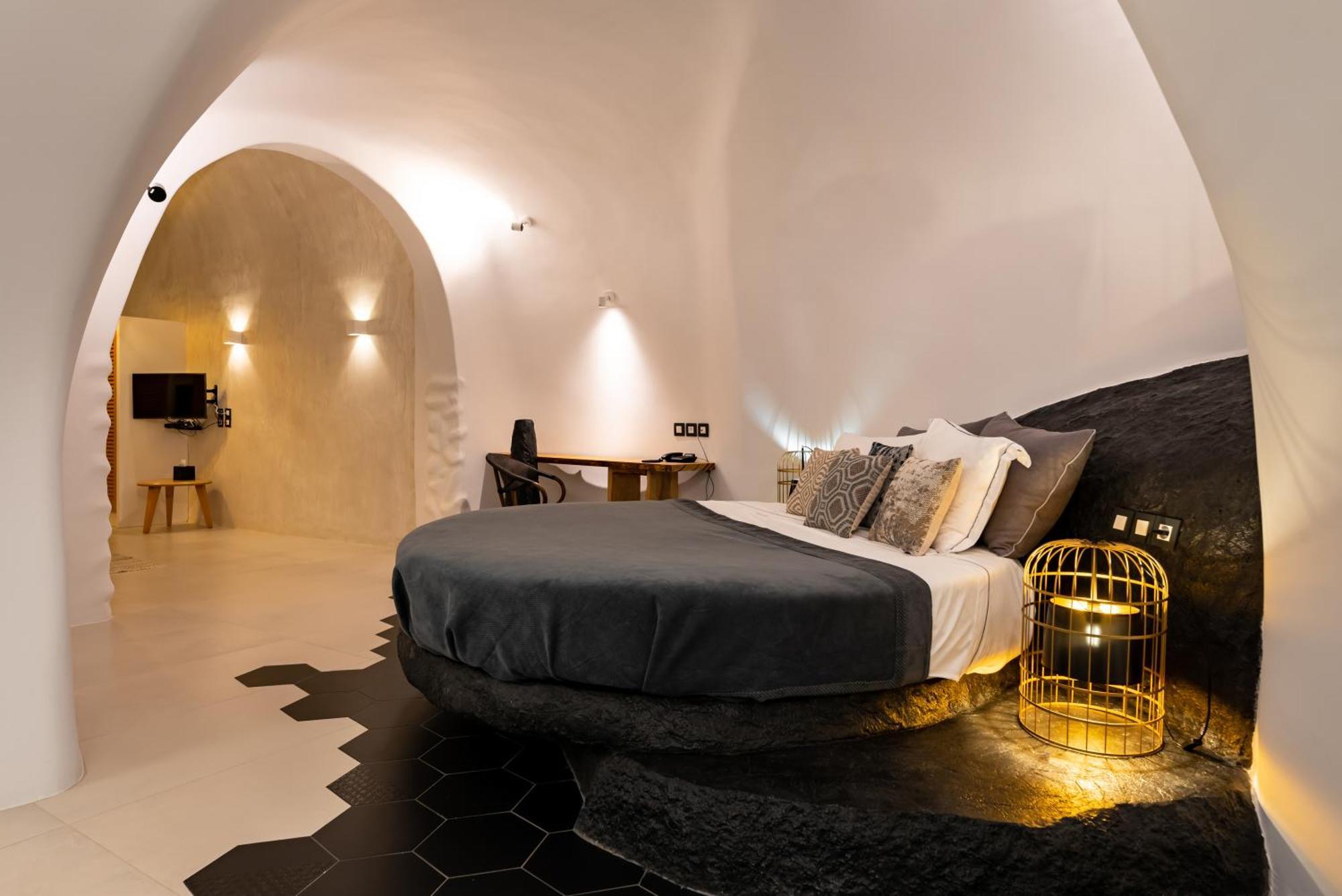 Elegant suite indoor Jetted hot tub