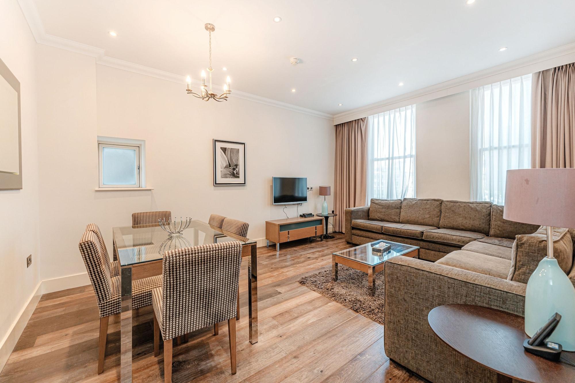 Deluxe Two-Bedroom Apartment