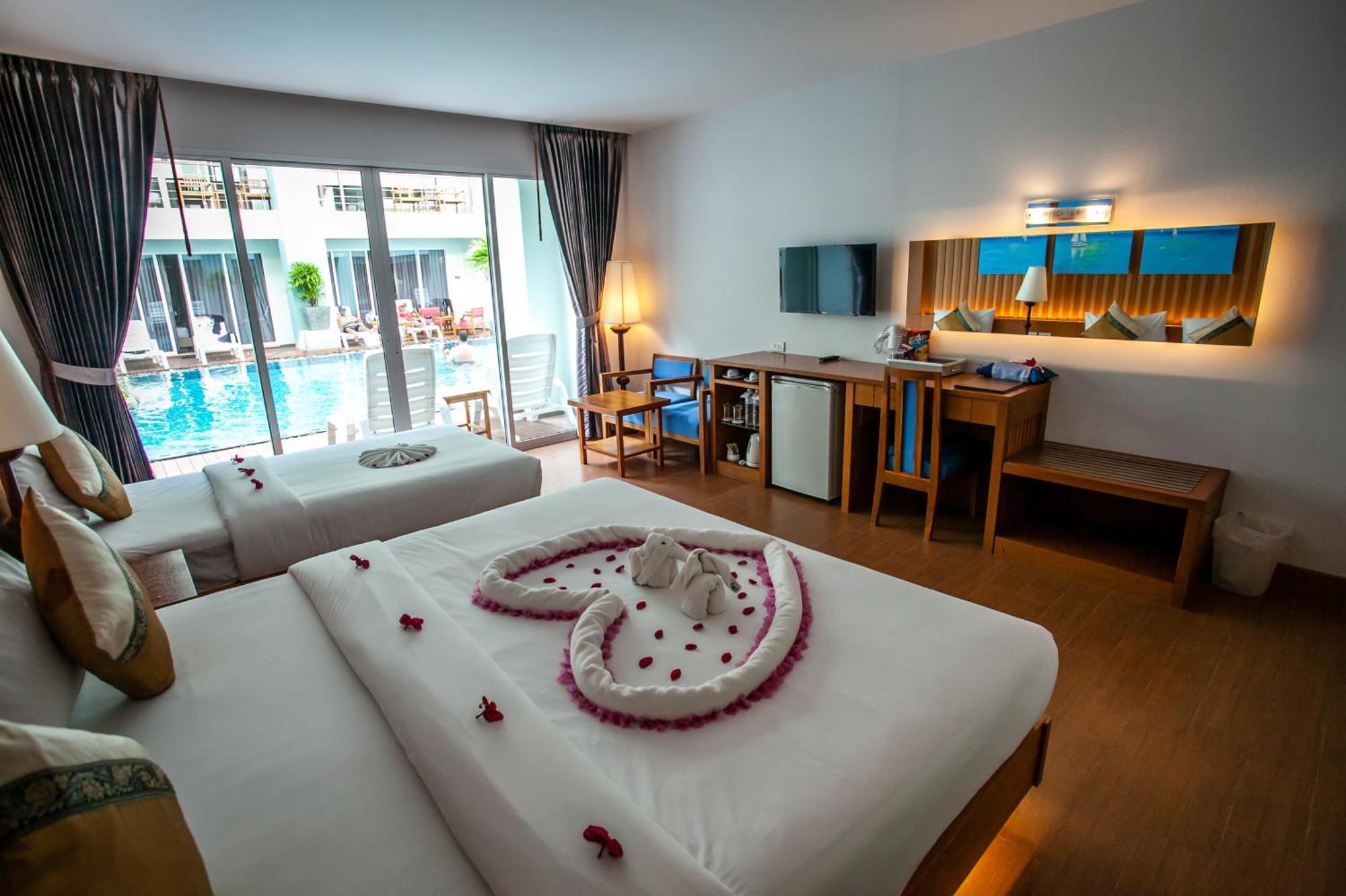 Deluxe Double Room with Pool Access,1445924875:JPEG