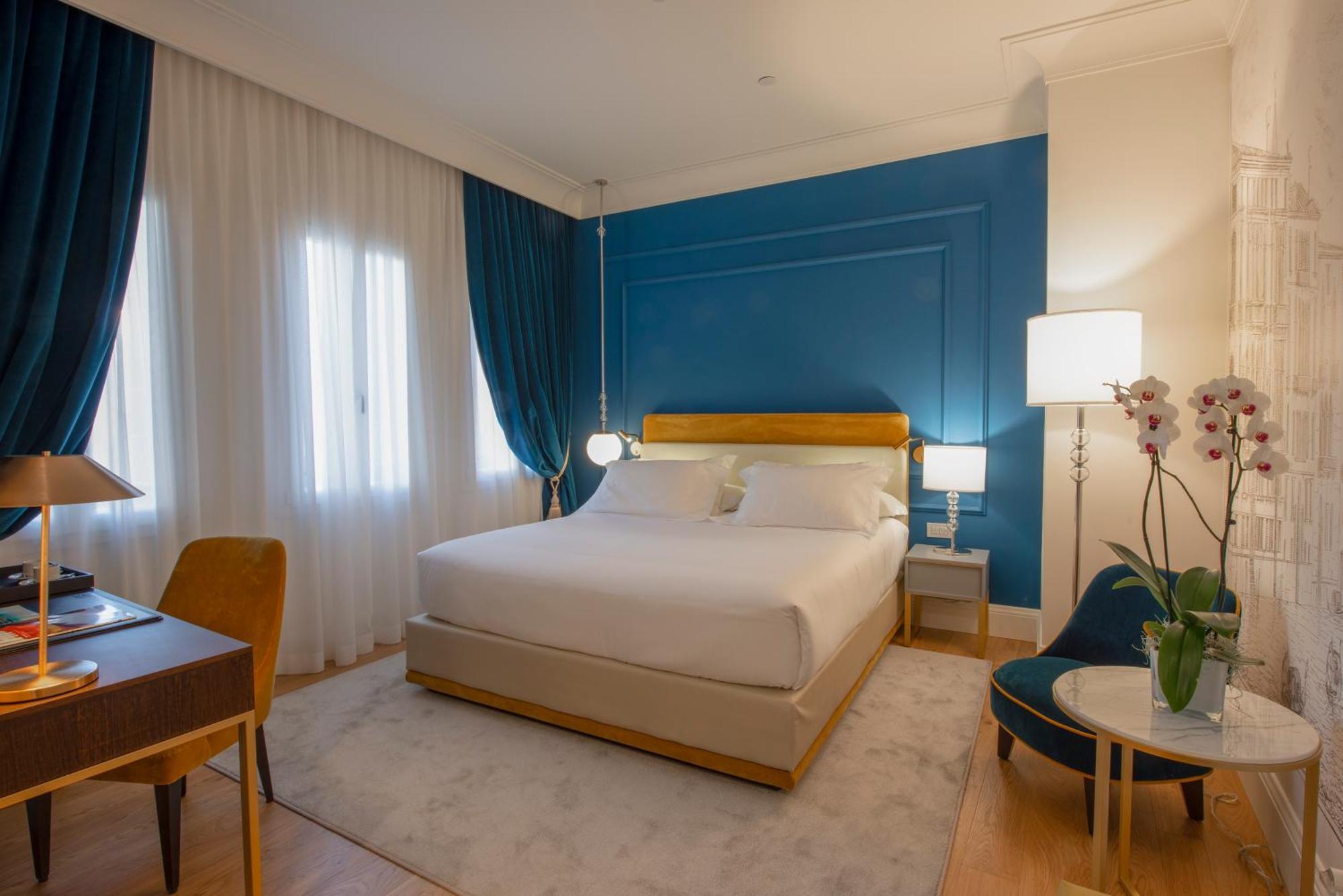 Superior Double Room Partial Canal View