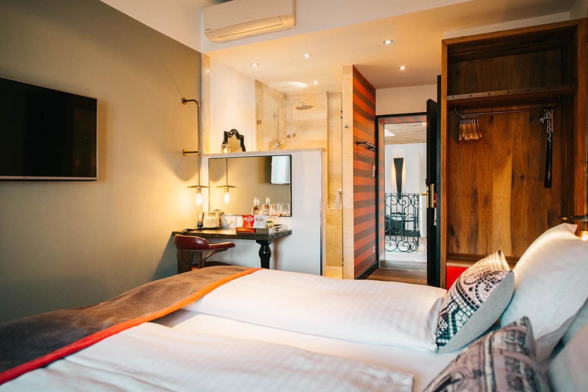 Deluxe Double or Twin Room