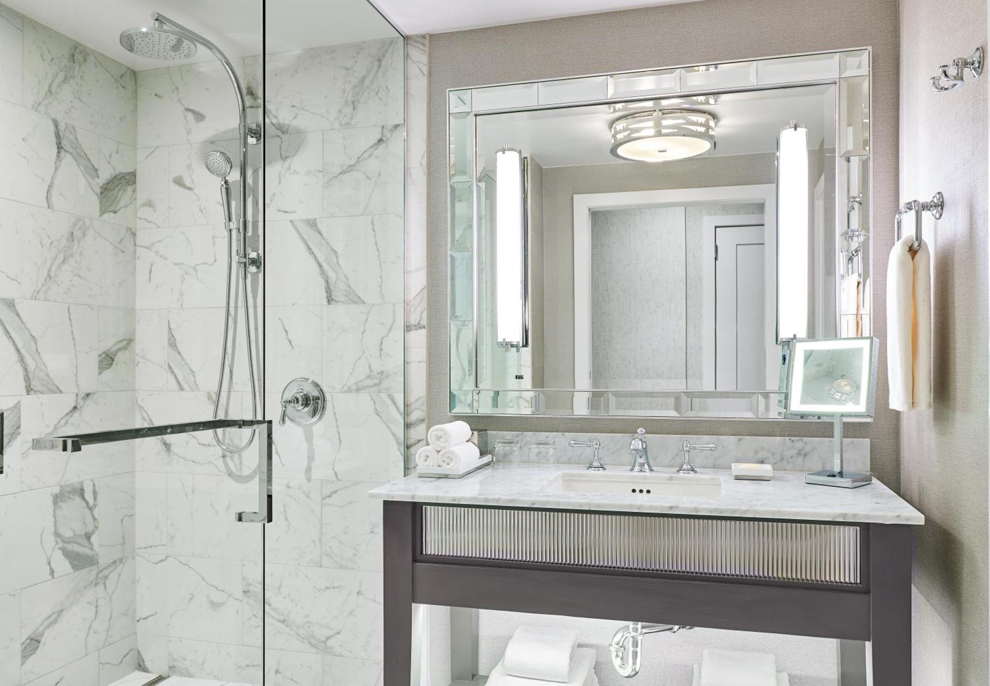 Grand King Suite