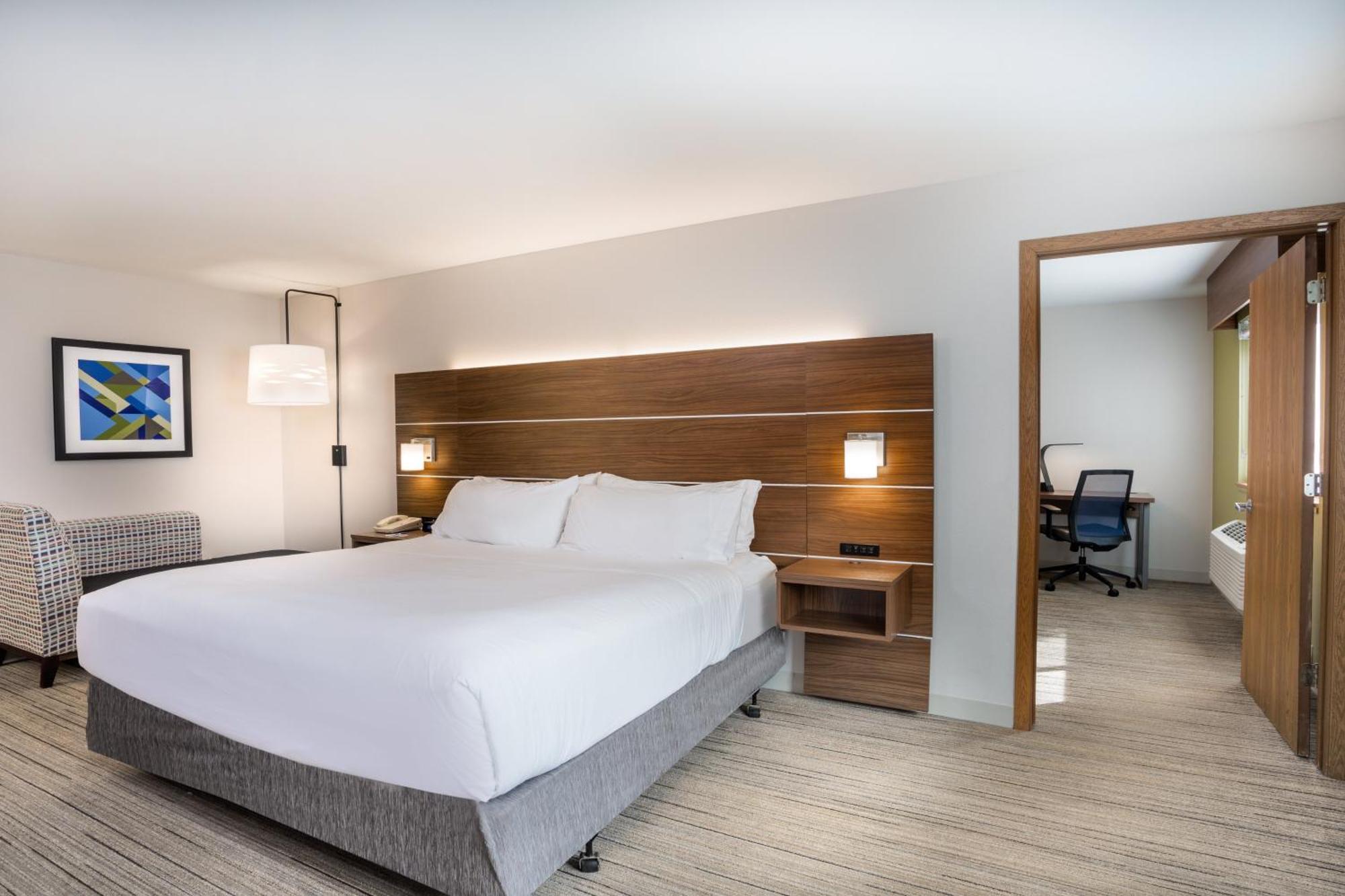 Suite de 2 dormitorios - 1 cama extragrande y 2 camas grandes