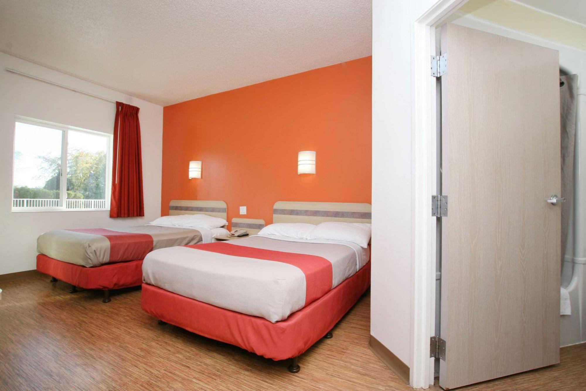 Deluxe Quadruple Room,1451817475:JPEG
