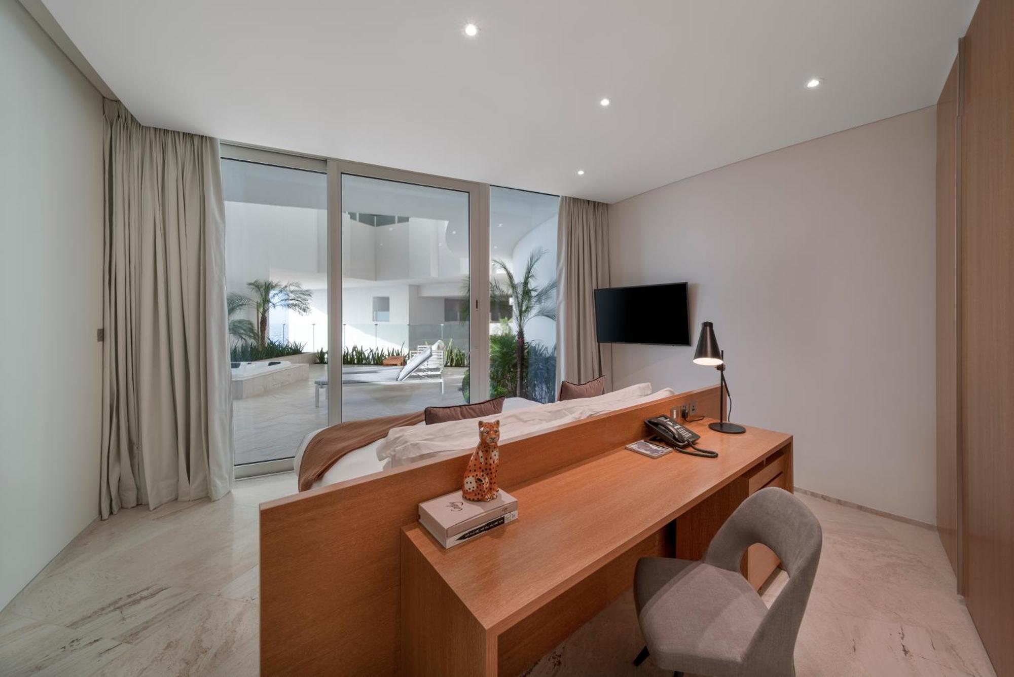 Junior Suite Hot Tub