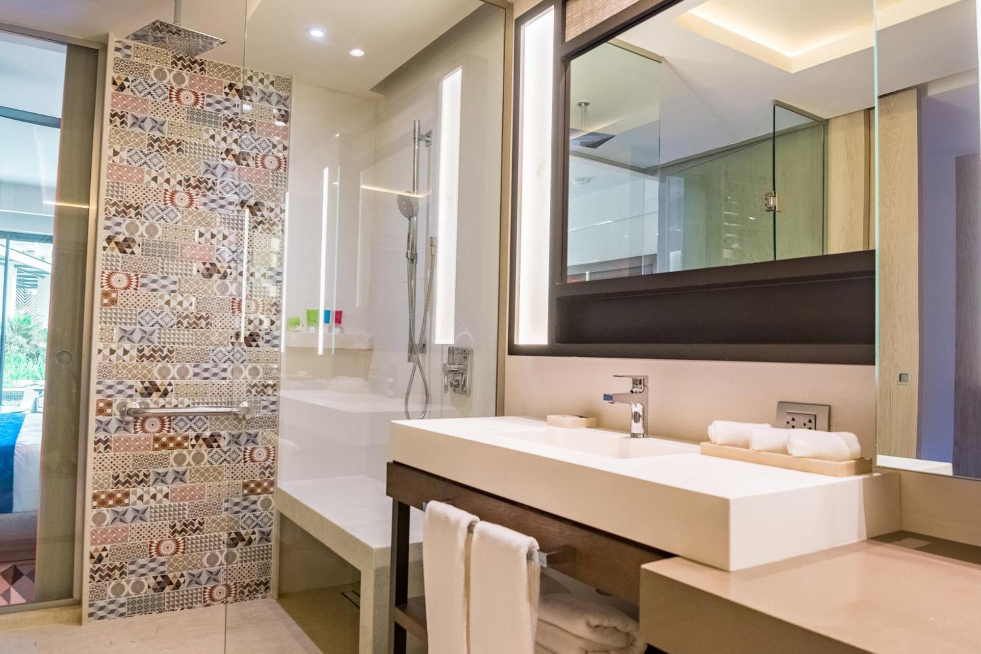 Club Junior King Suite Ocean View