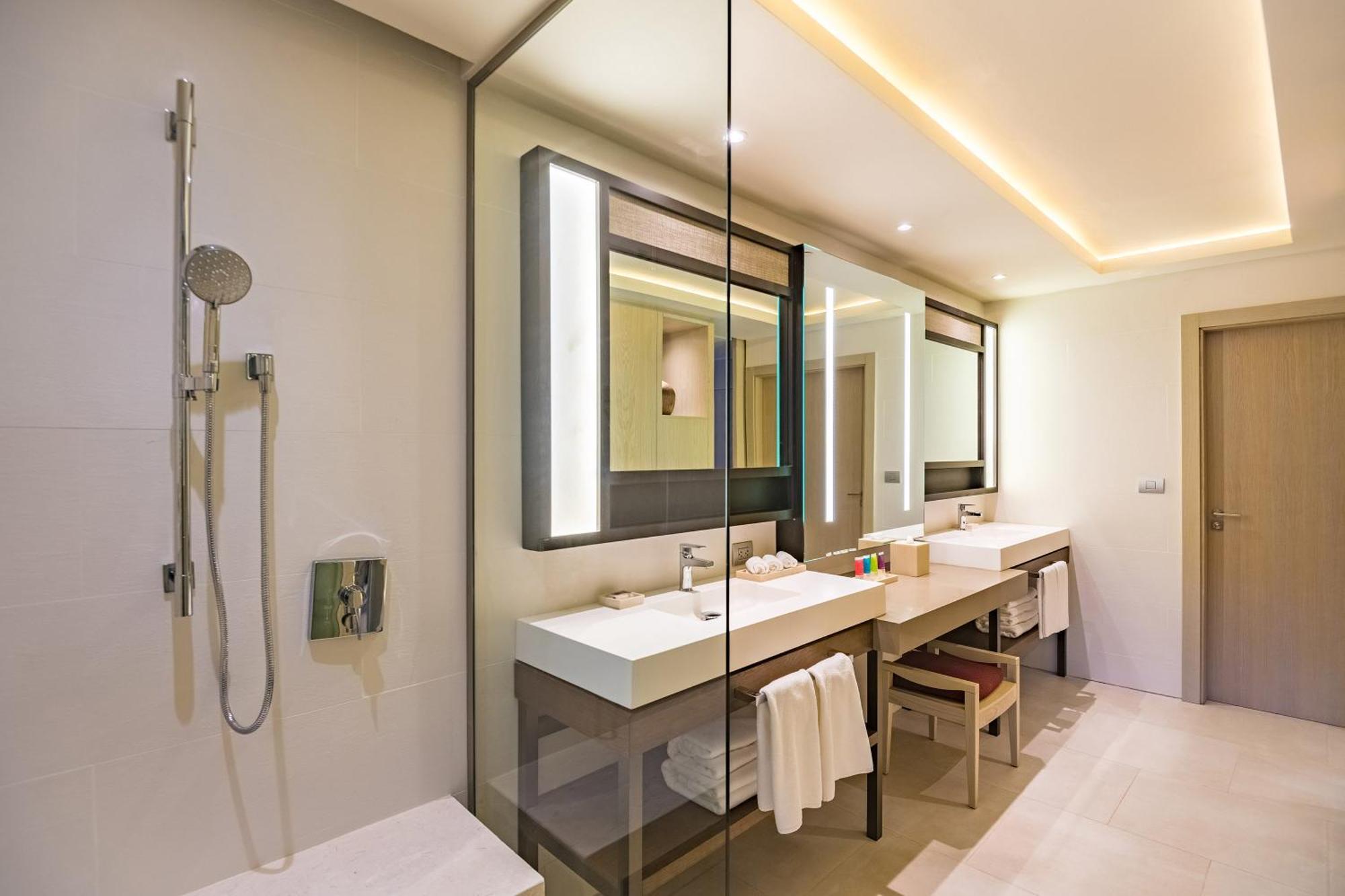 Club Junior King Suite Ocean View