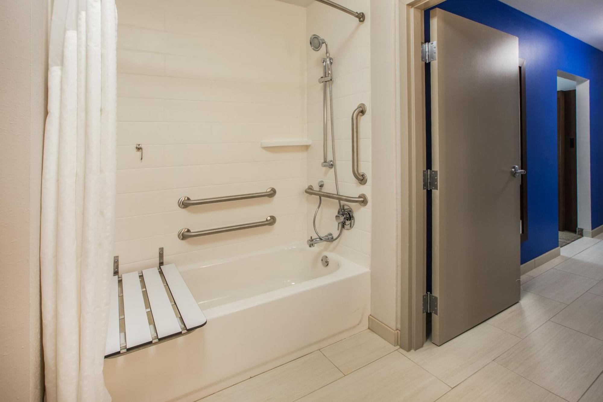 King Room Hearing Accessible or Non-Smoking