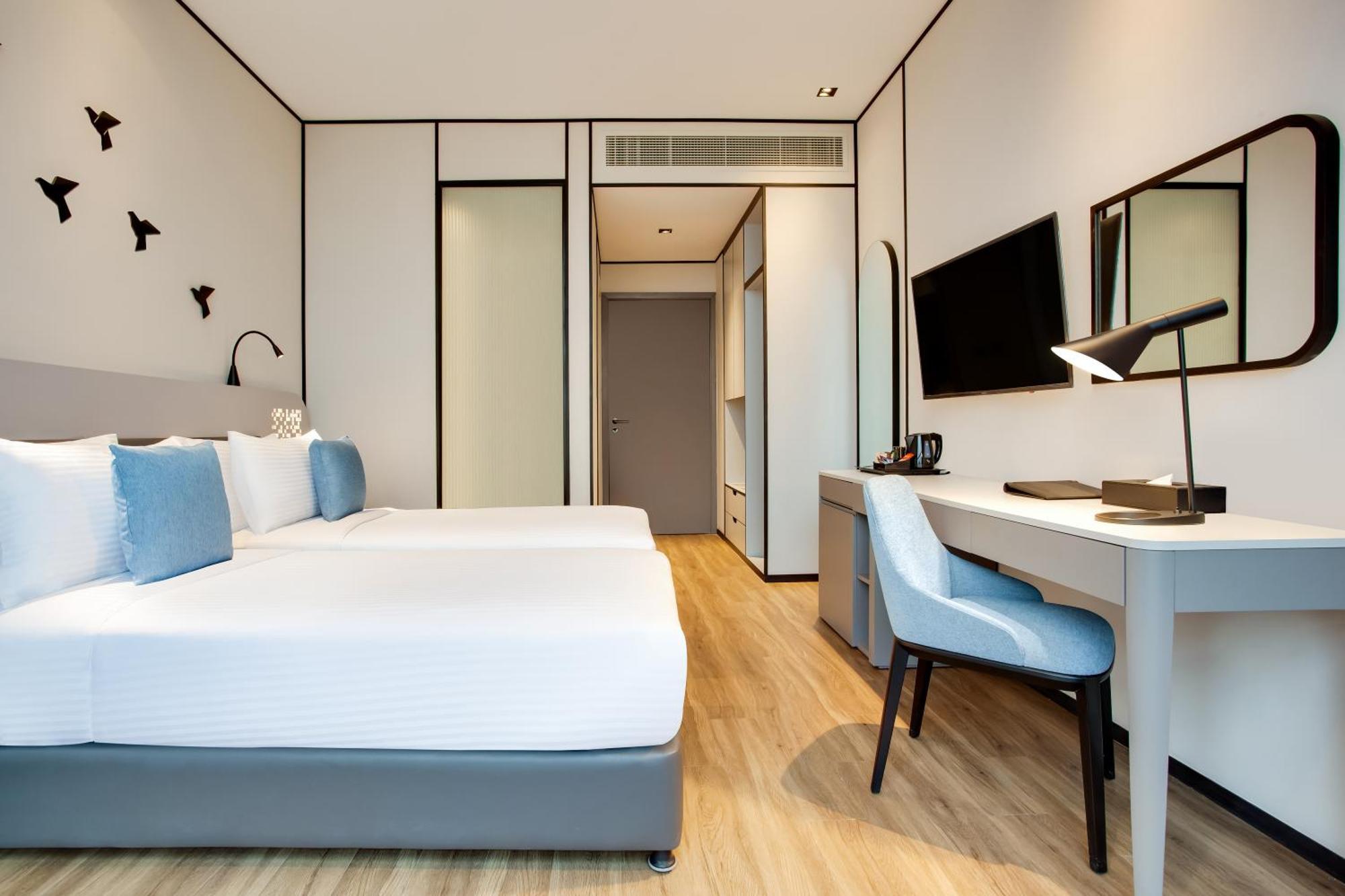 Deluxe Queen or Twin Room