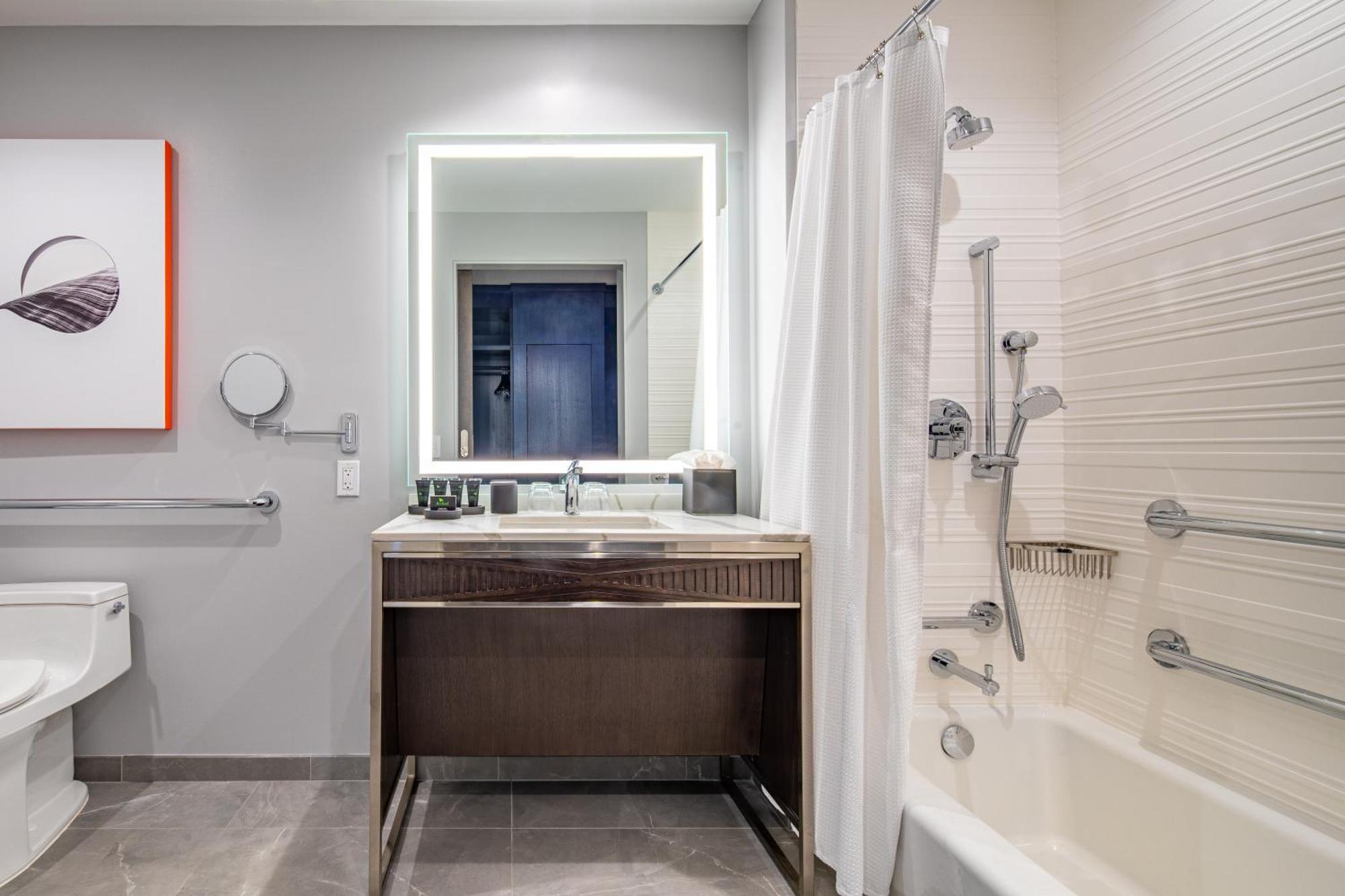 Queen Room Two Queen Beds Accessible Tub