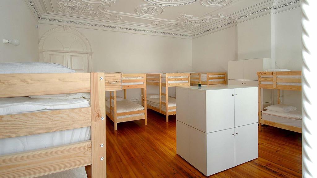 Single Bed Mixed Dormitory Room