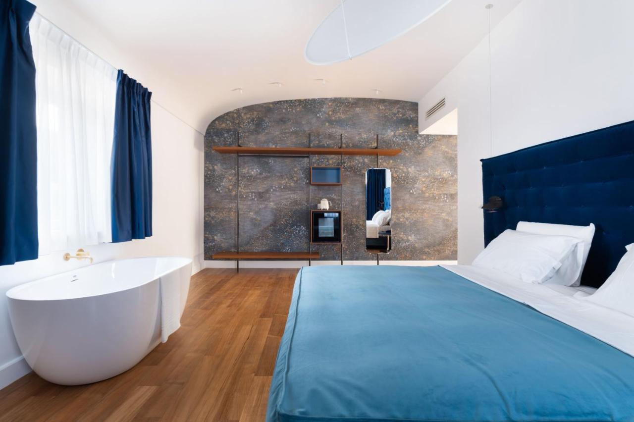 Deluxe Double Room Bath