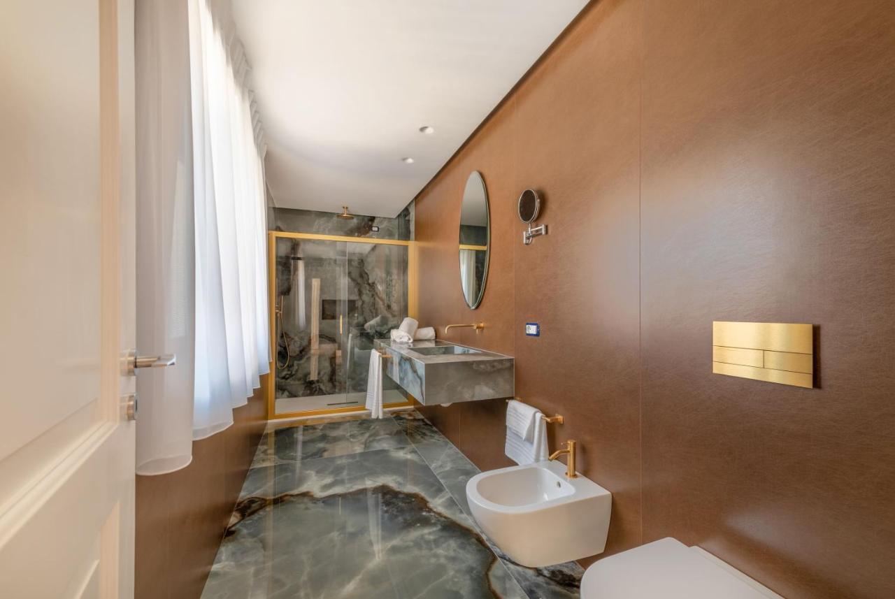 Deluxe Double Room Bath
