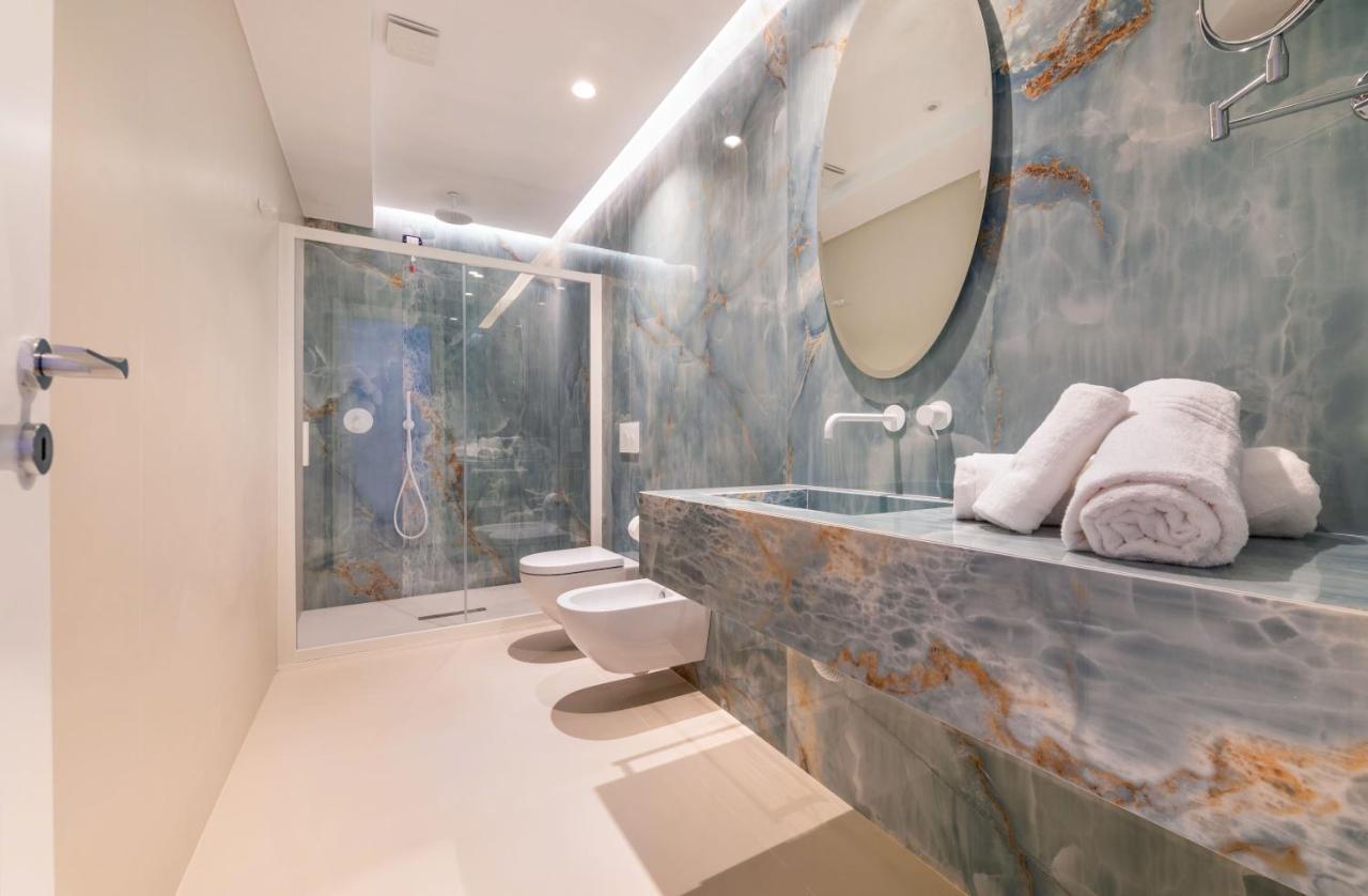 Deluxe Double Room Bath