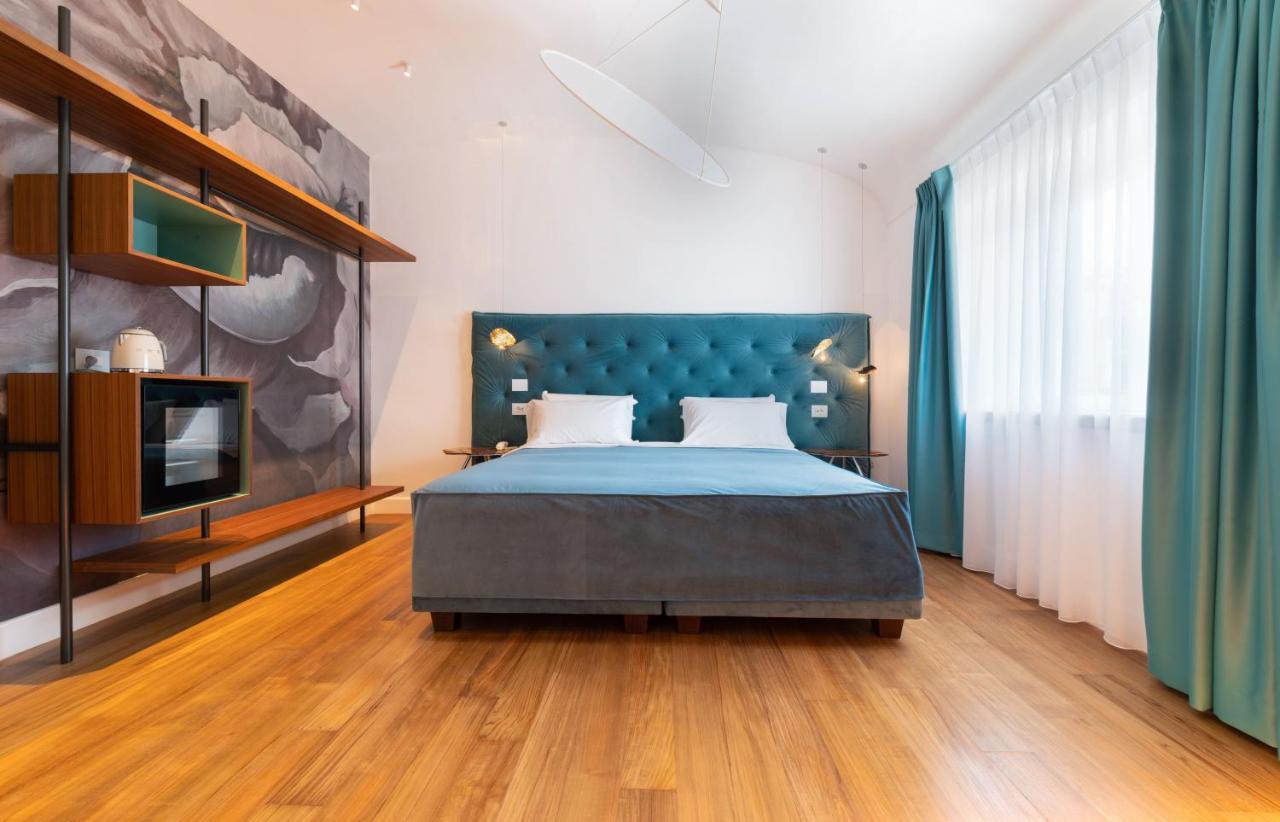 Deluxe Double Room Bath