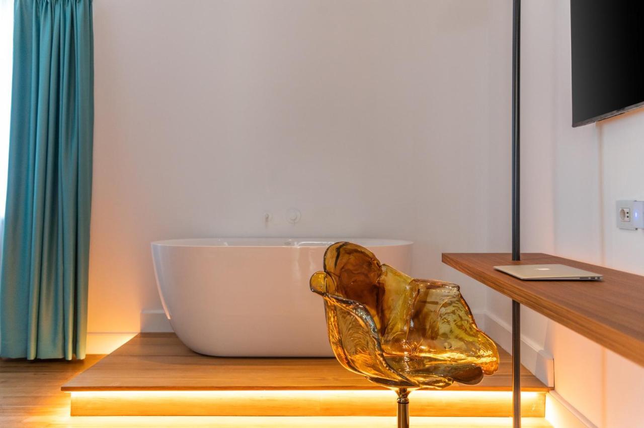 Deluxe Double Room Bath