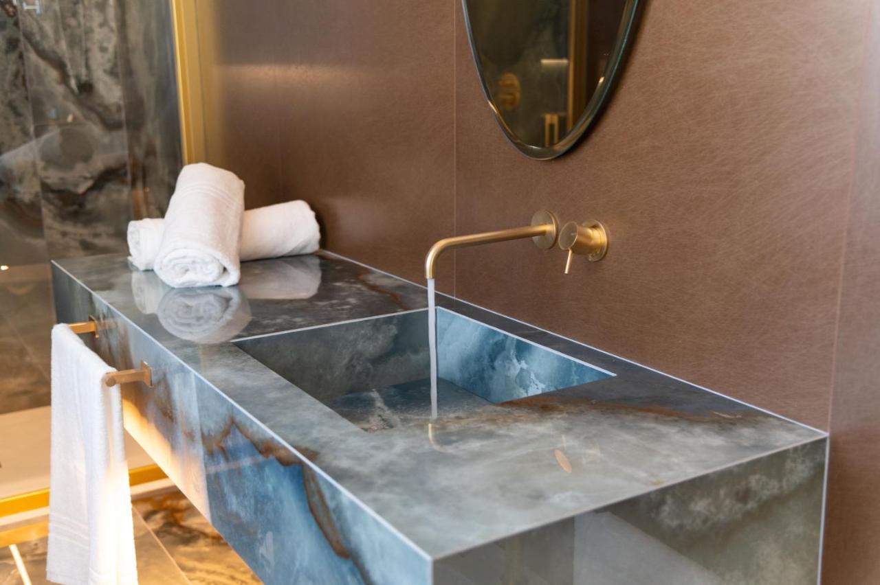 Deluxe Double Room Bath