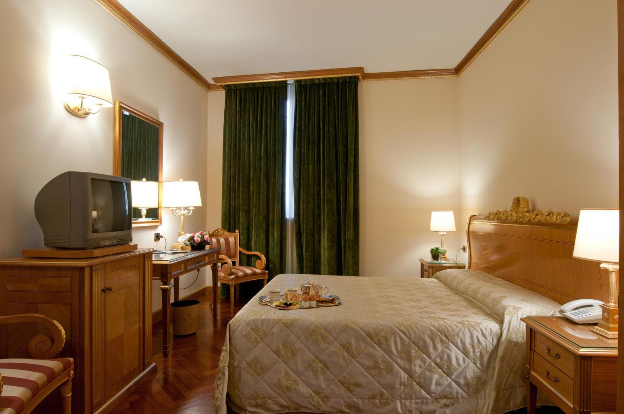 Quarto com Cama de Casal ou 2 de Solteiro