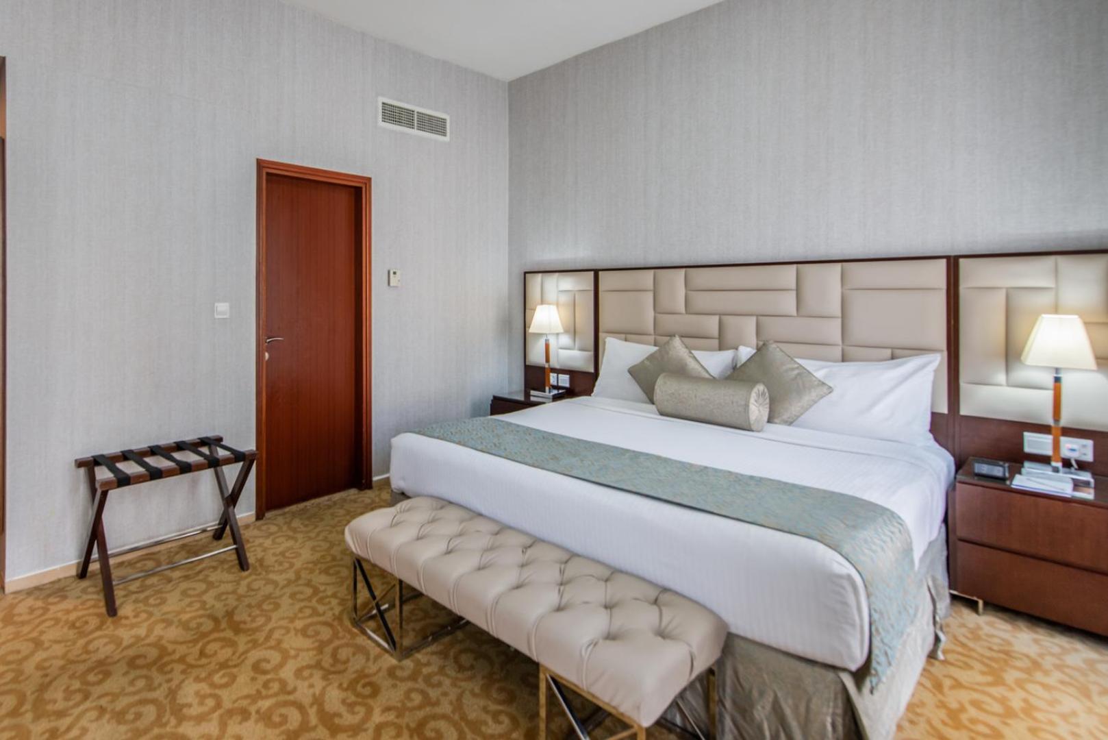 Deluxe Three-Bedroom Apartment