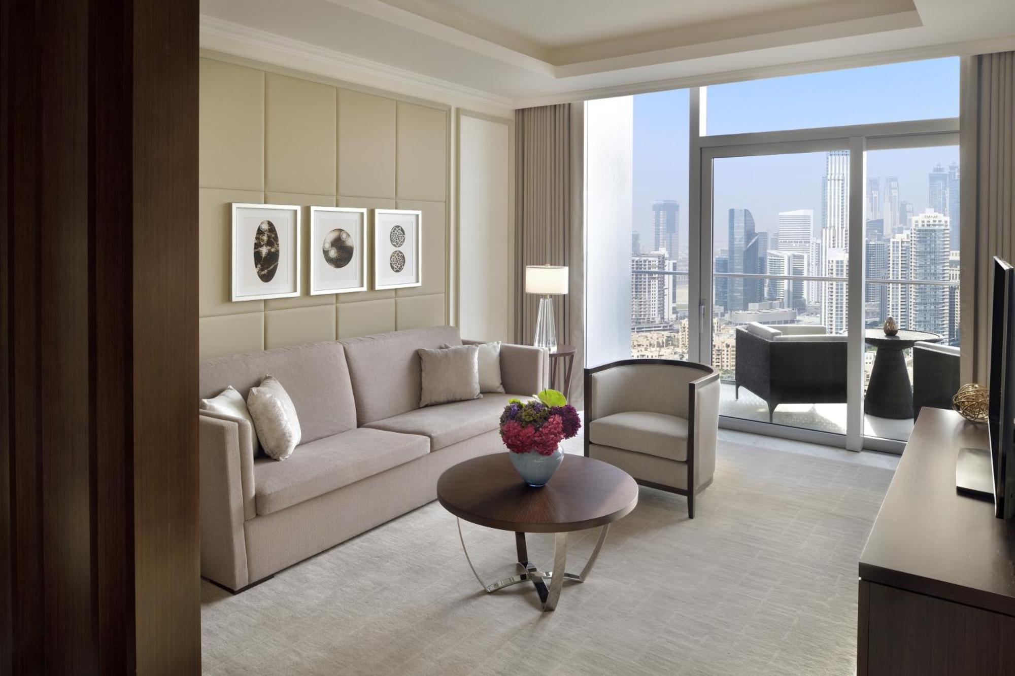 Premier Suite Burj Khalifa Fountain View – Lounge access serving lunch afternoon tea