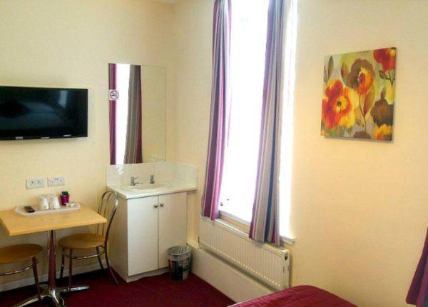 Chambre Familiale avec Salle de Bains Commune