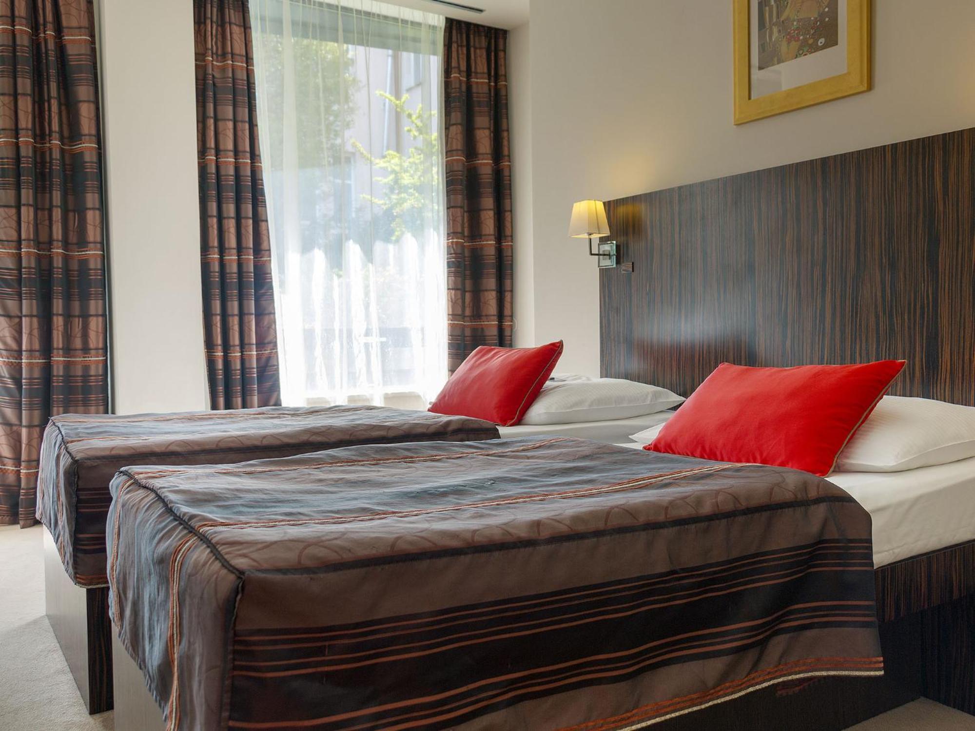 Double or Twin Room Terrace