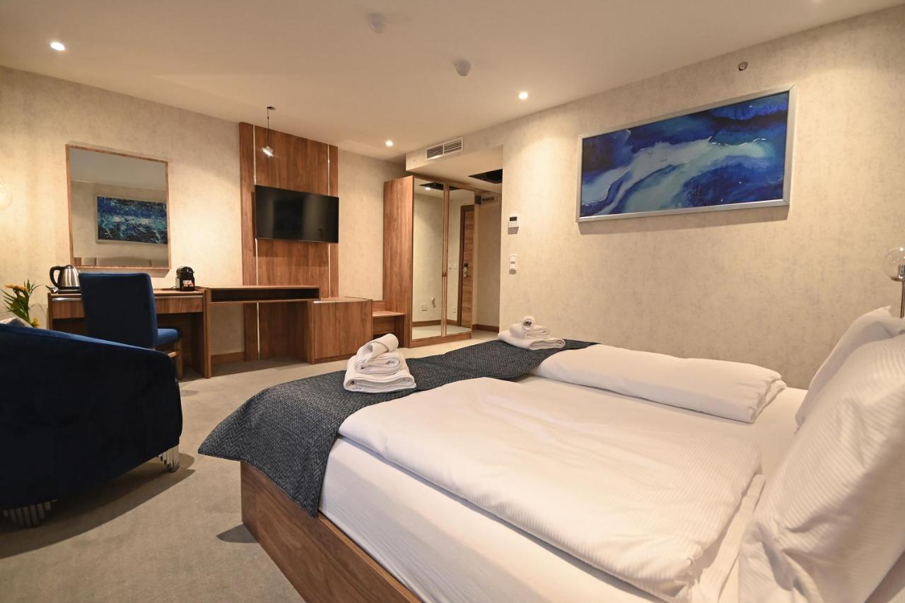 Standard Queen Room