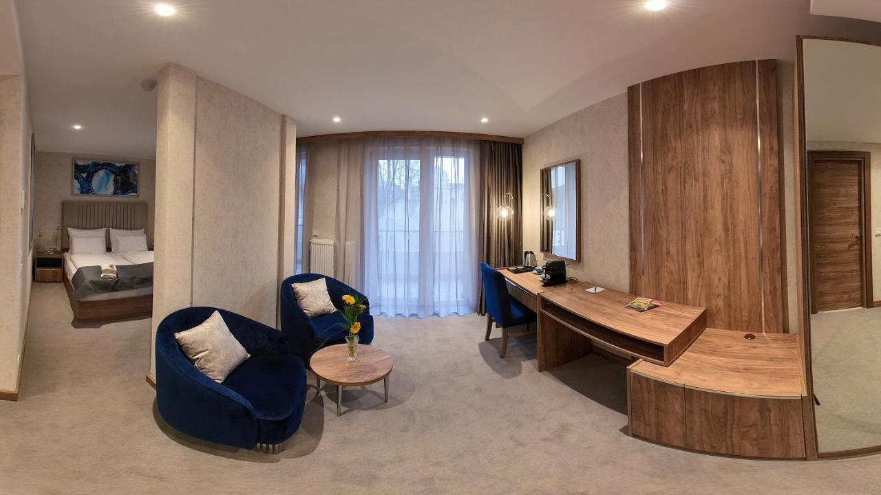 Standard Queen Room