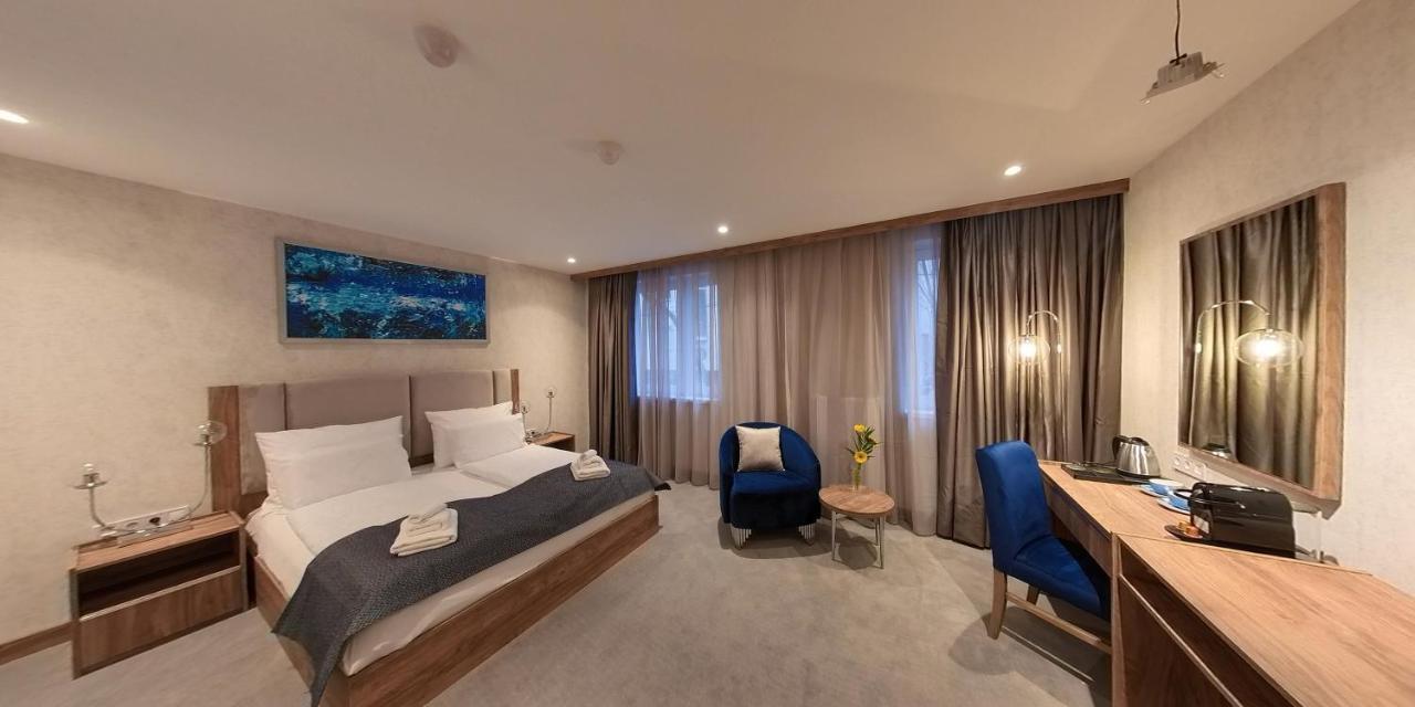 Standard Queen Room