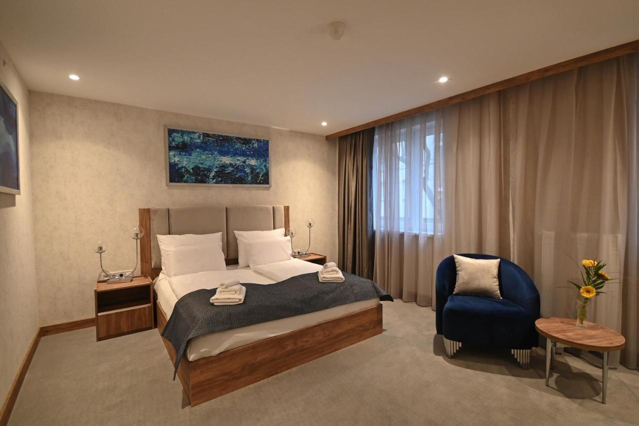 Standard Queen Room