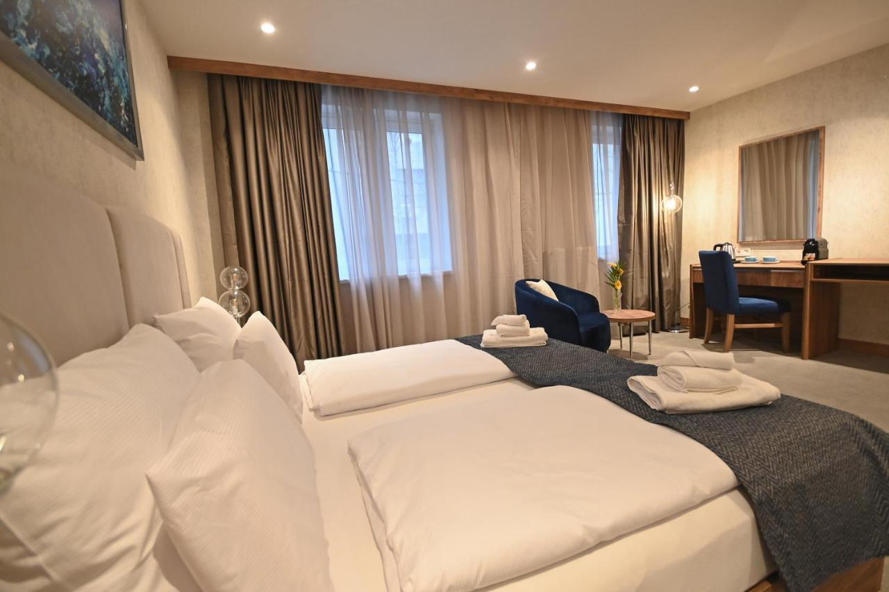 Standard Queen Room
