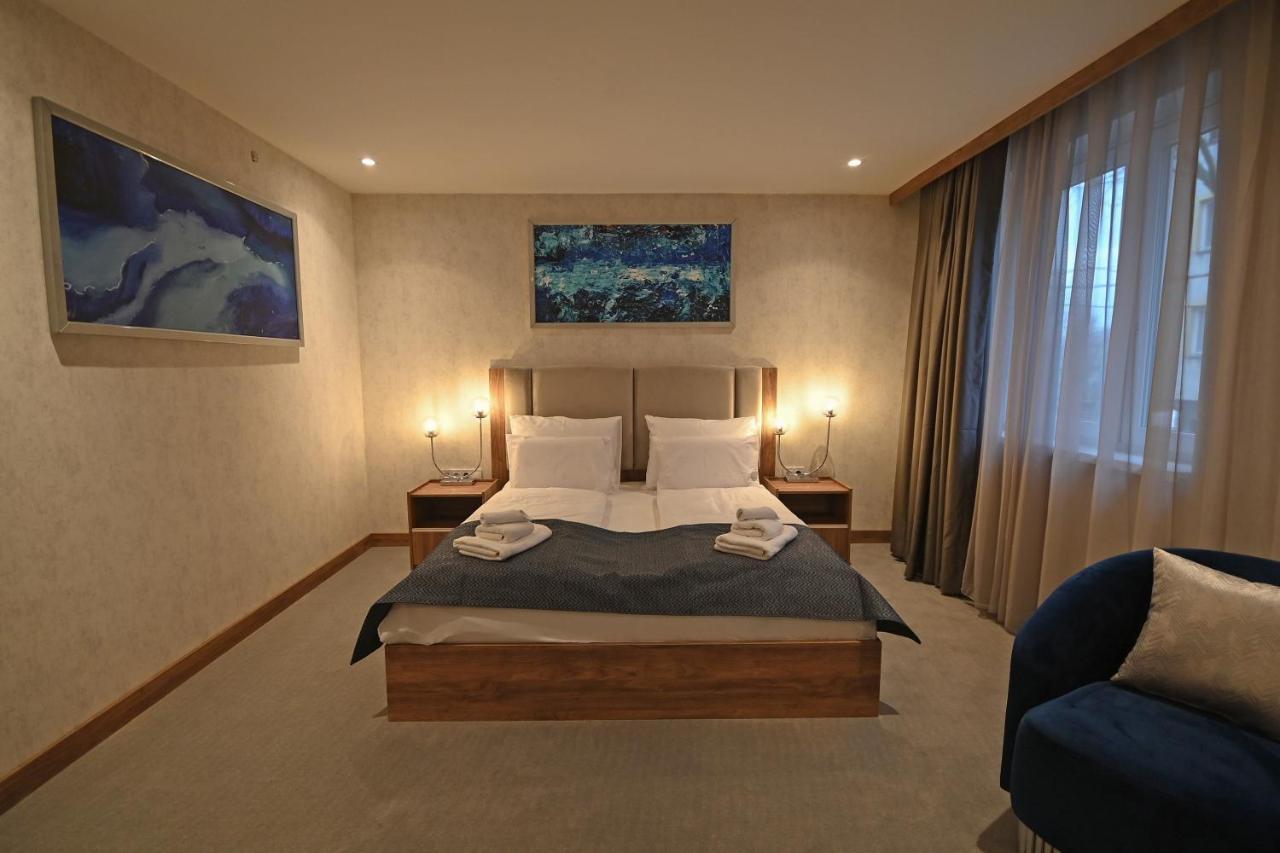Standard Queen Room