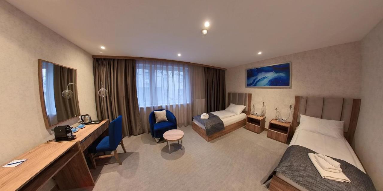Standard Queen Room