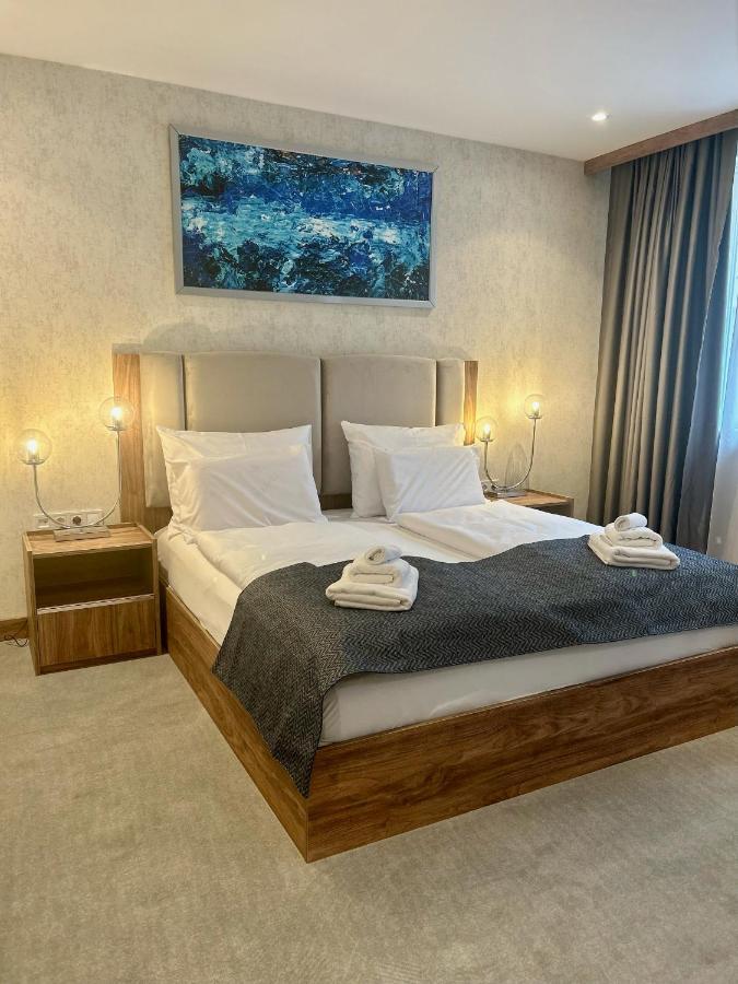Standard Queen Room
