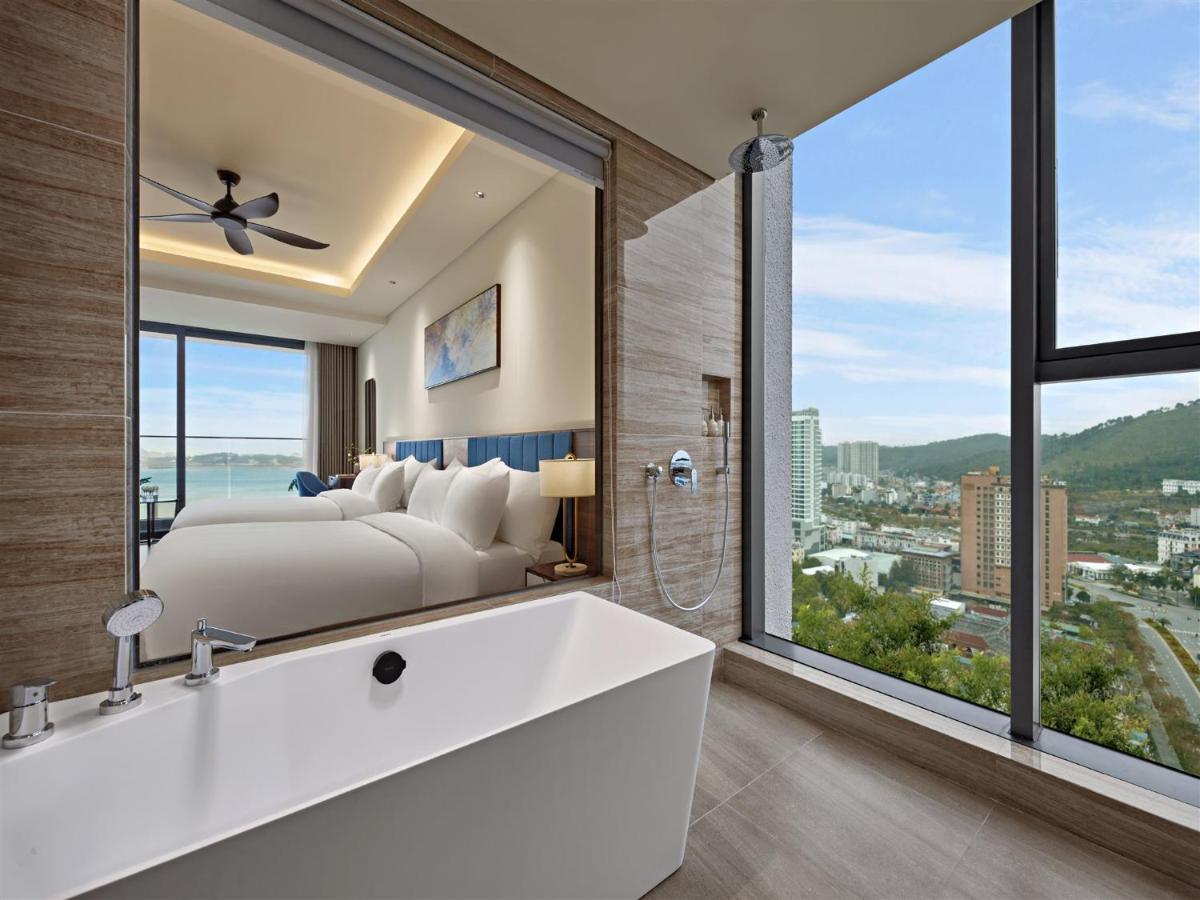 Deluxe Twin Room City View & Bathtub