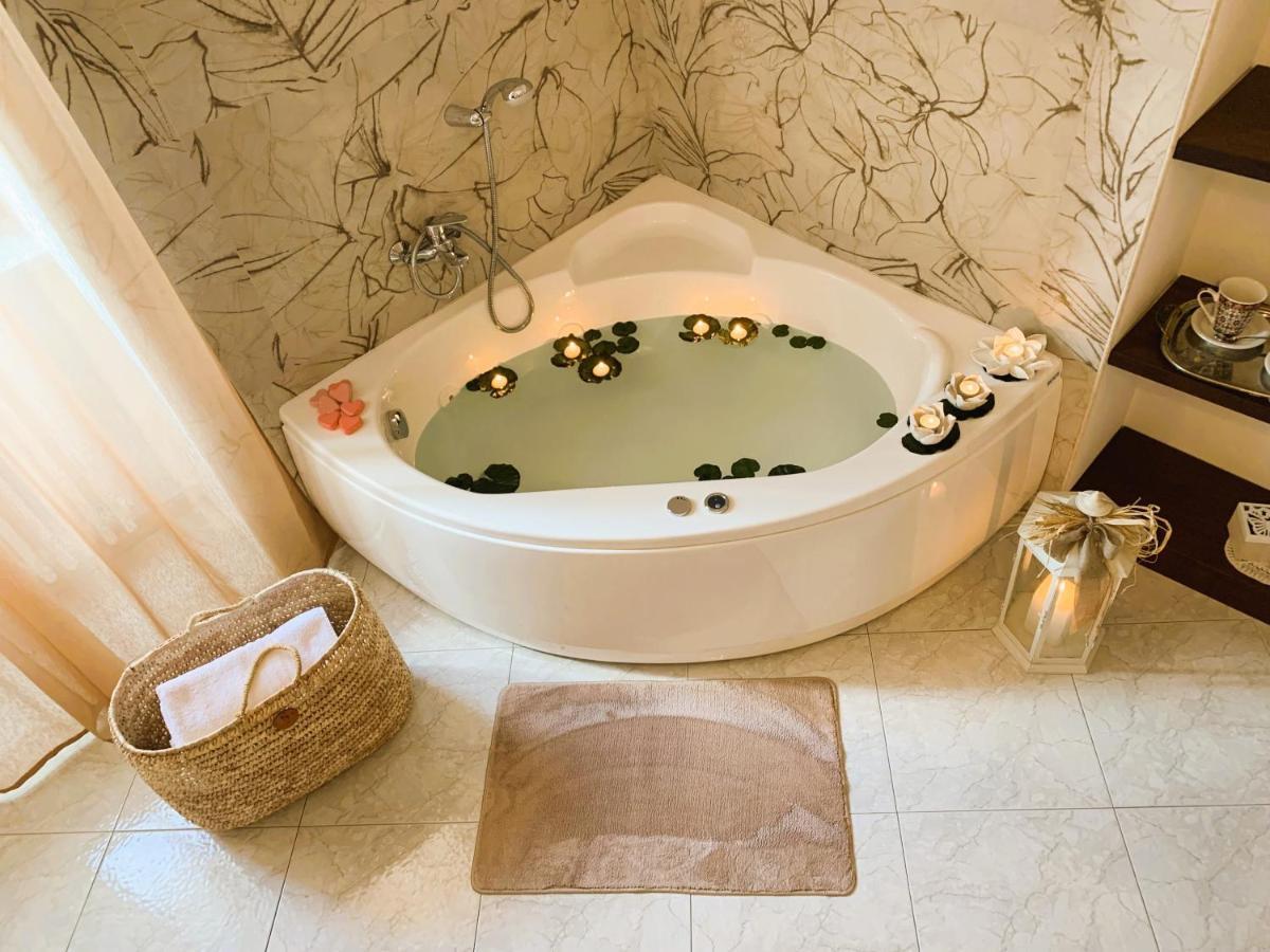 Queen Room Spa Bath