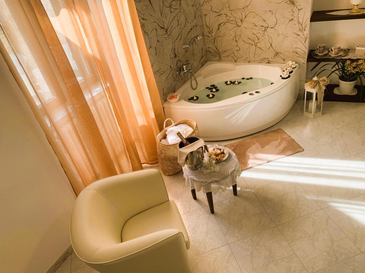Queen Room Spa Bath