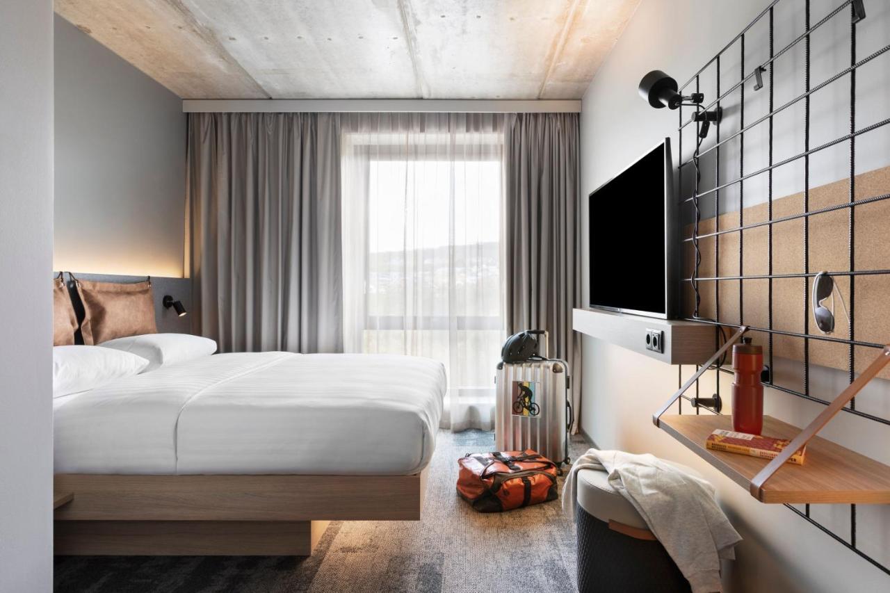 Habitación con cama grande