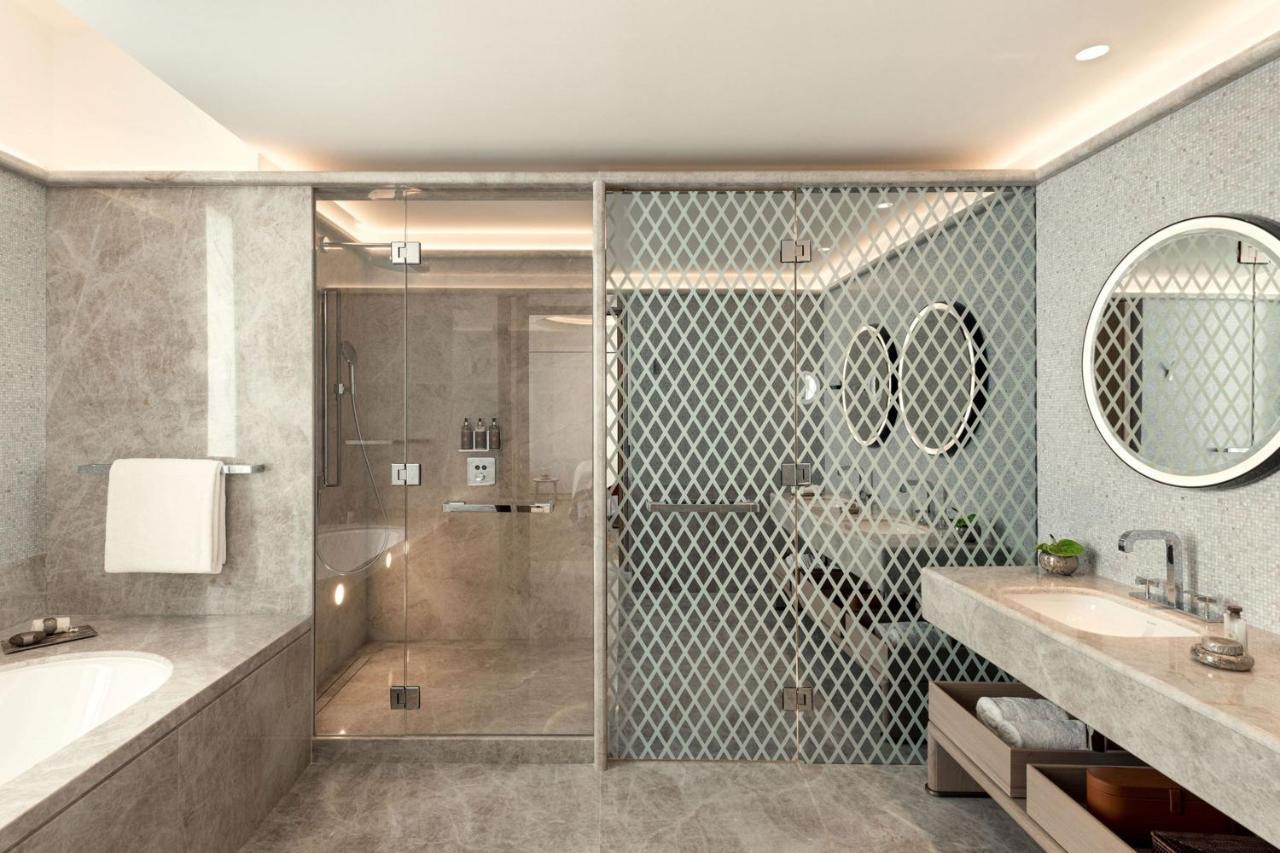 Superior King Room City View