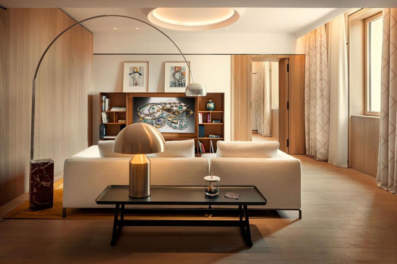 One-Bedroom Deluxe King Suite City View
