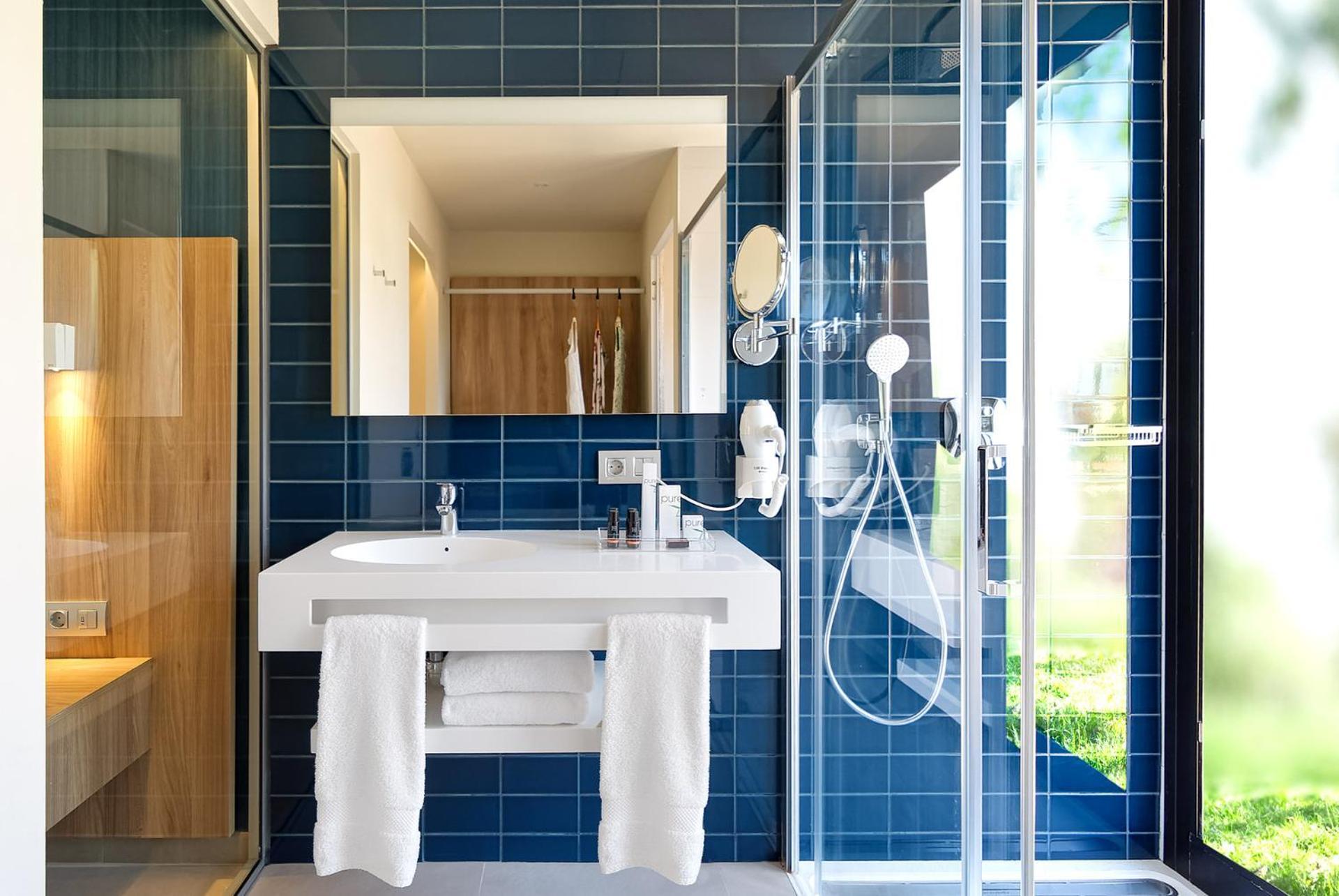 Deluxe Double Room exterior Bathtub
