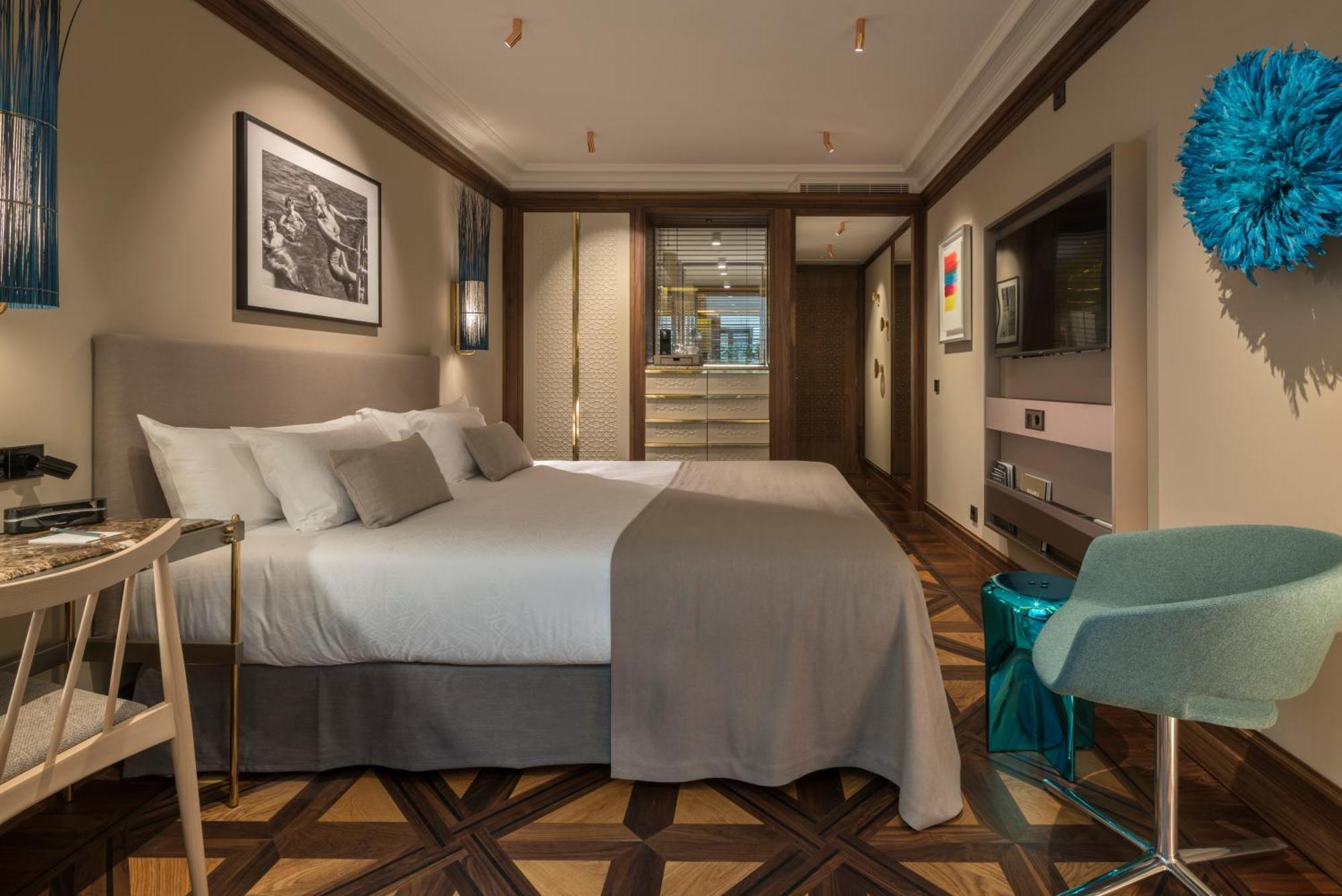 Signature Double Room with Side Sea View,1636029574:JPEG